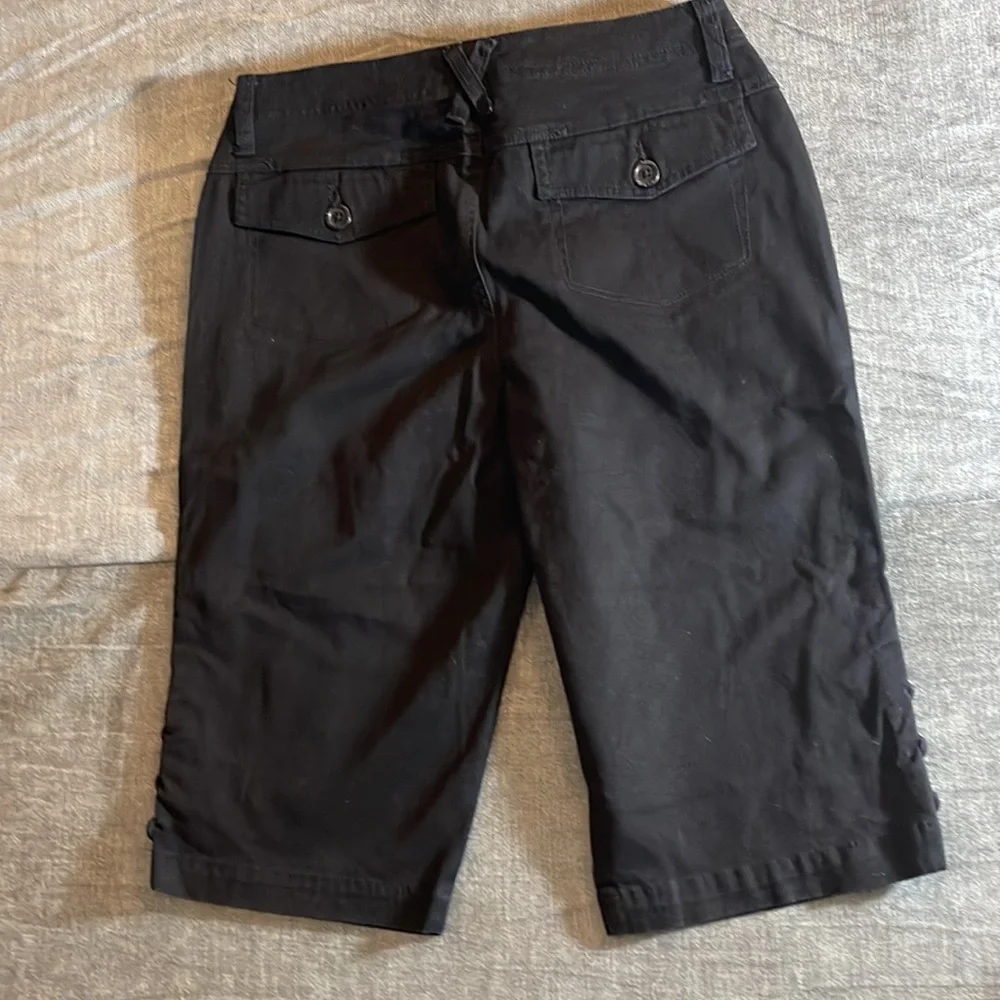 Gloria Vanderbelt, black capris, size 8 (23-123) - Picture 7 of 8